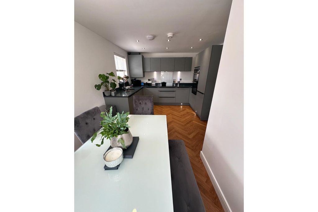 Property photo 3 of 20 Kitchen/Dining Room