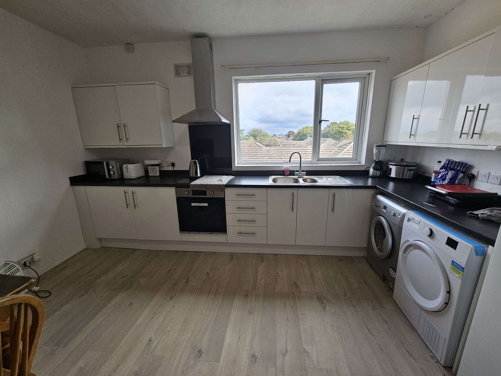 Property photo 3 of 6 Shared Kitchen 2