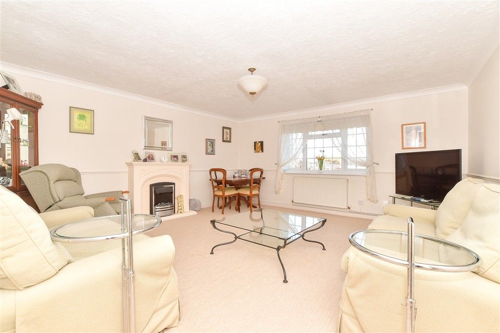 Property photo 3 of 8 Lounge/Diner