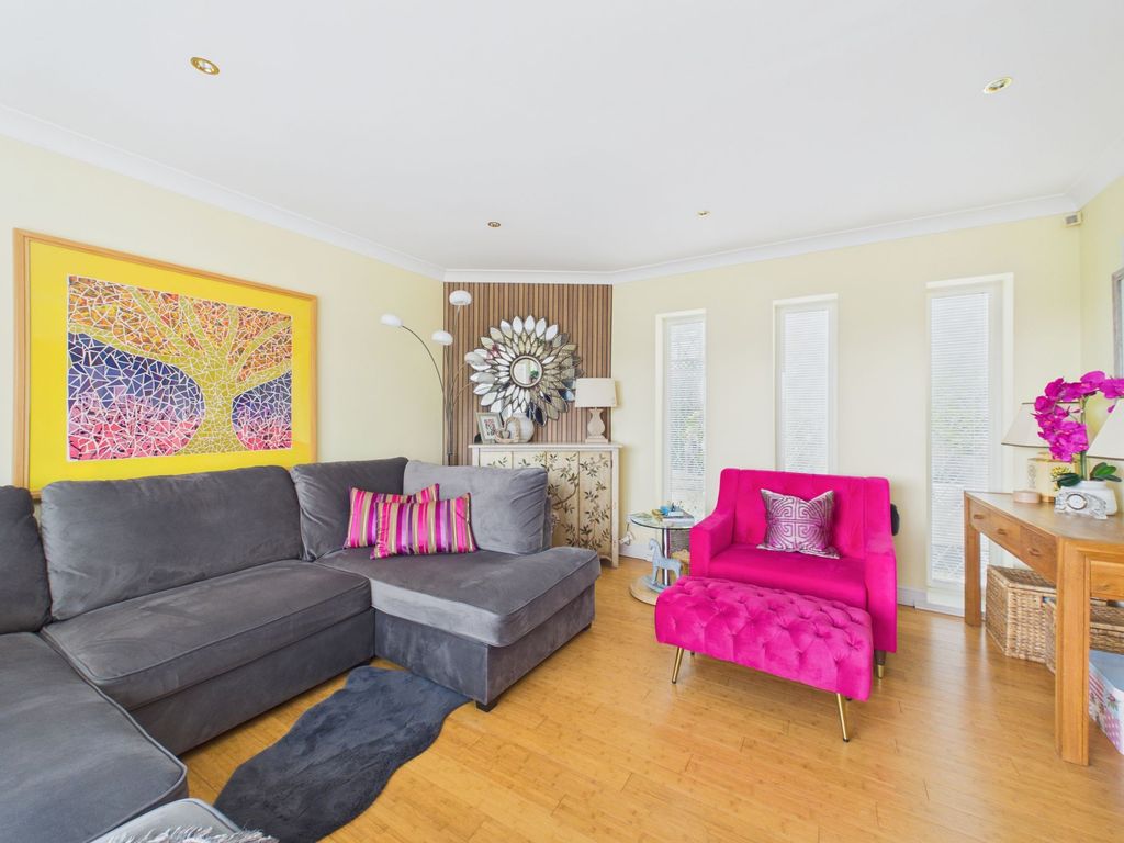 Property photo 3 of 31