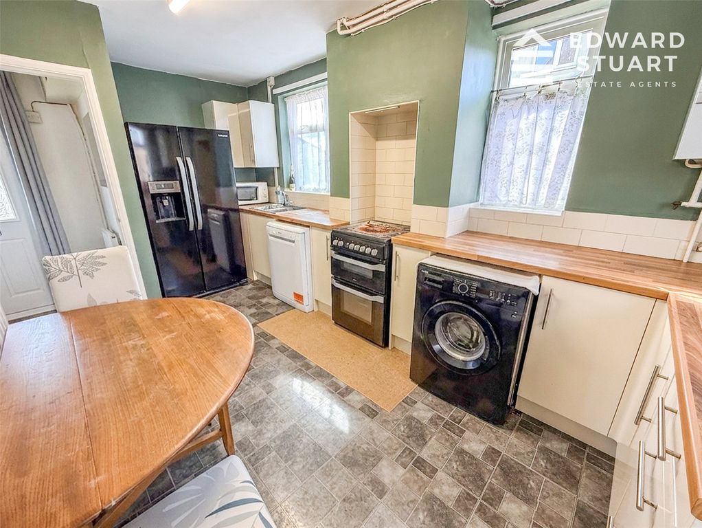 Property photo 2 of 10 Picture No. 06