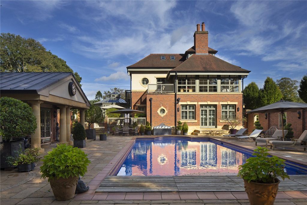 Property photo 2 of 23 Pool