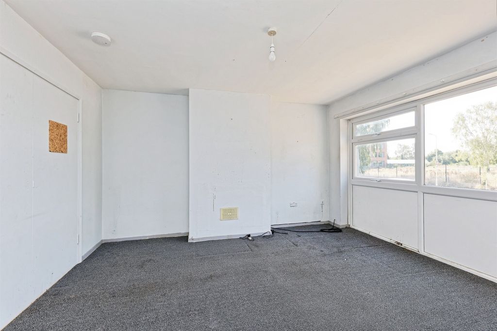 Property photo 2 of 26