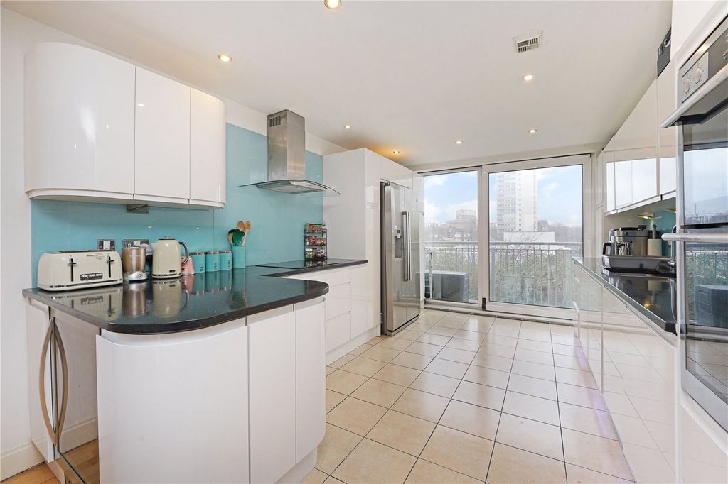 Property photo 3 of 19 3