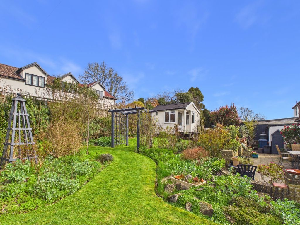 Property photo 3 of 28 Garden