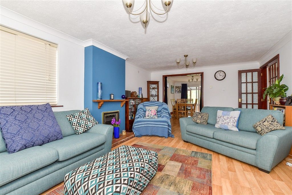 Property photo 2 of 13 Lounge