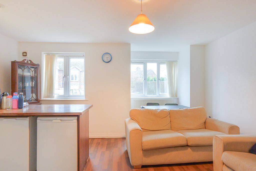 Property photo 3 of 24