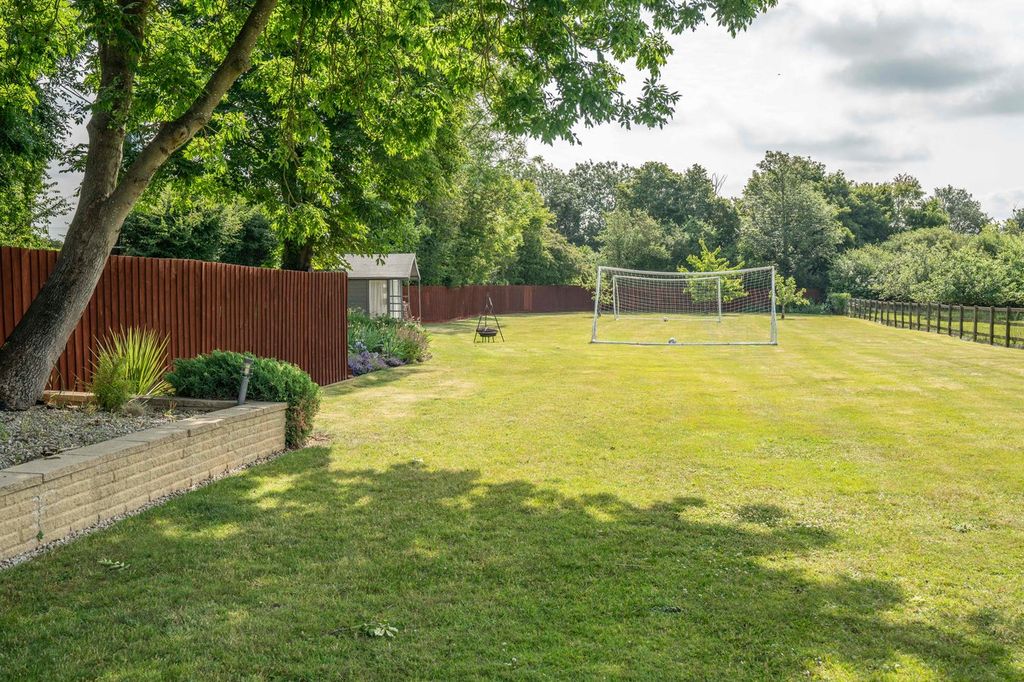 Property photo 3 of 23