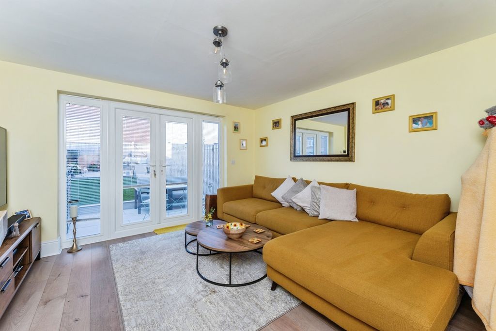 Property photo 3 of 17 Photo