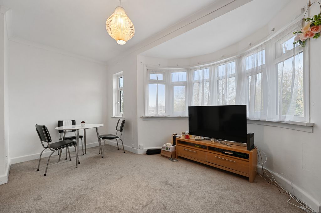 Property photo 3 of 9 8