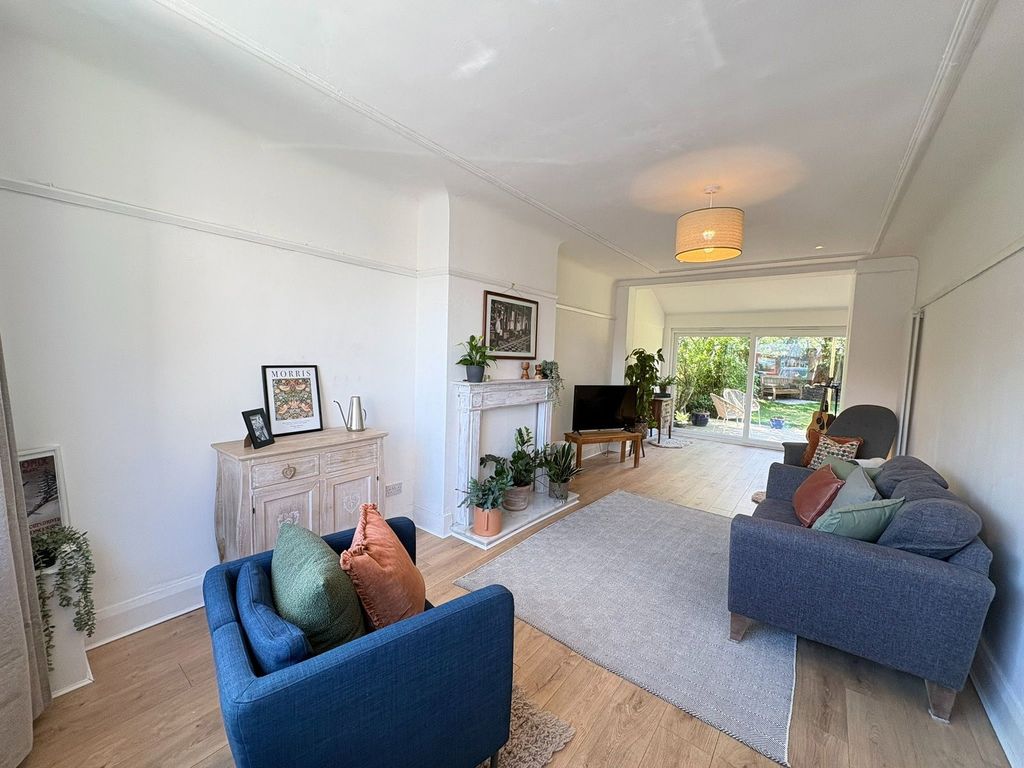 Property photo 2 of 32
