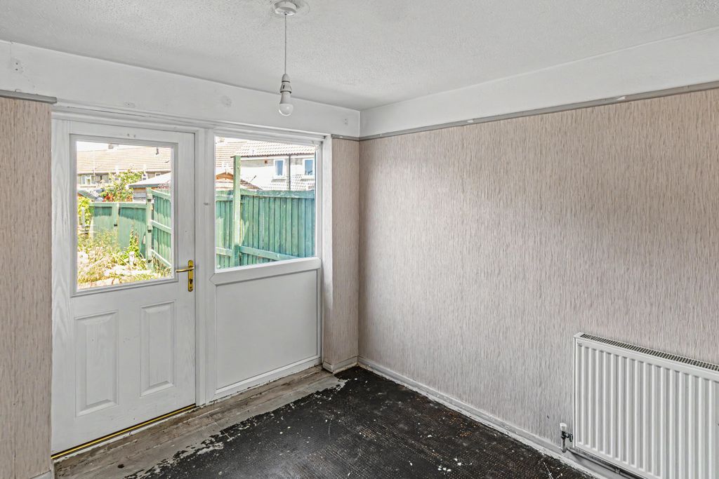Property photo 3 of 19 52 Southmead Crescent, Crewkerne, Ta18 8DL