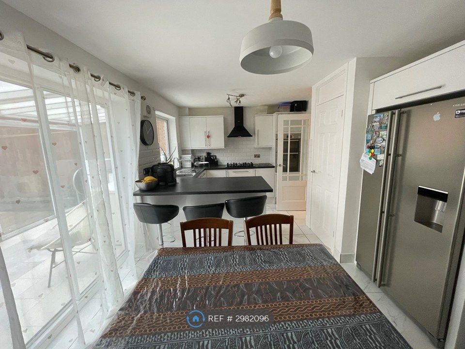 Property photo 3 of 28