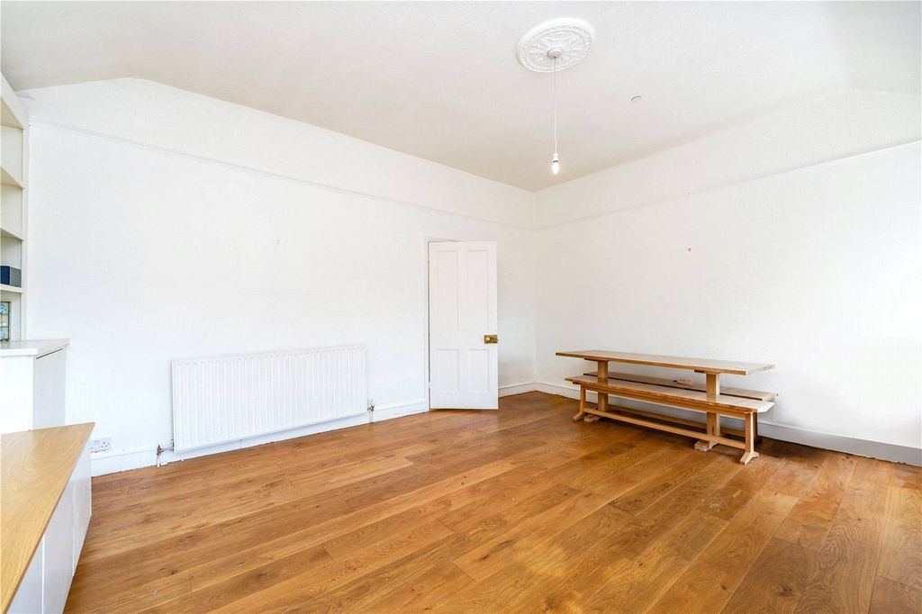 Property photo 2 of 10 Picture No. 14