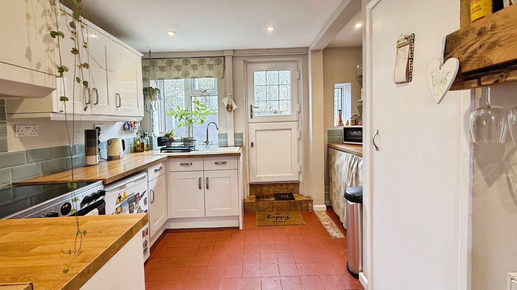 Property photo 3 of 15 Kitchen