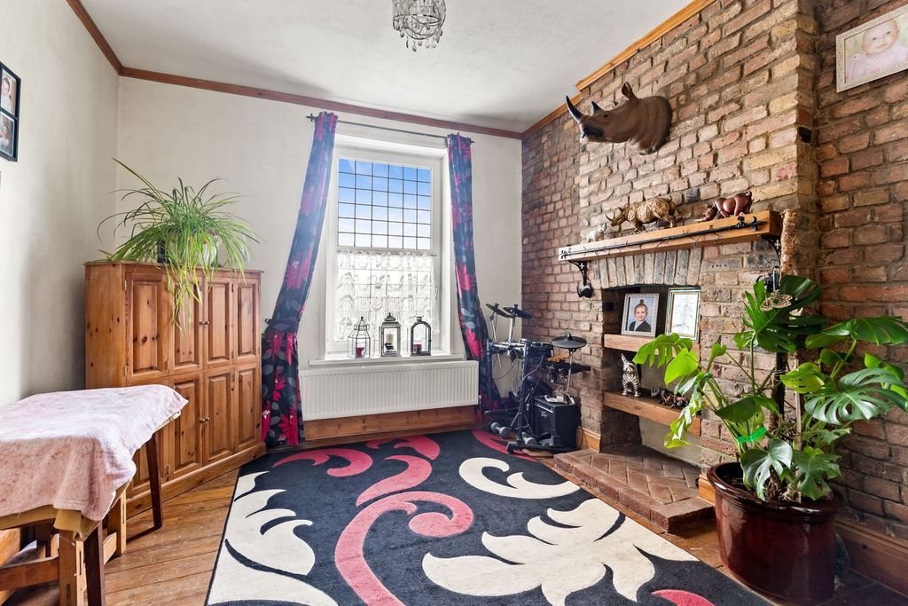 Property photo 3 of 18