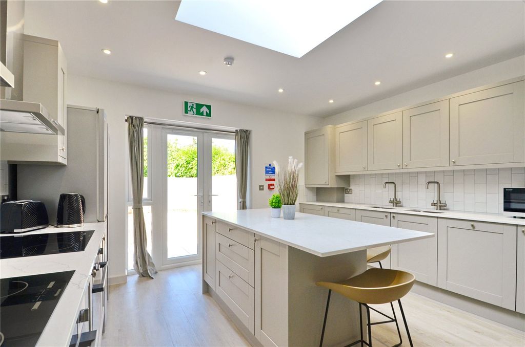 Property photo 2 of 16 Picture No. 01