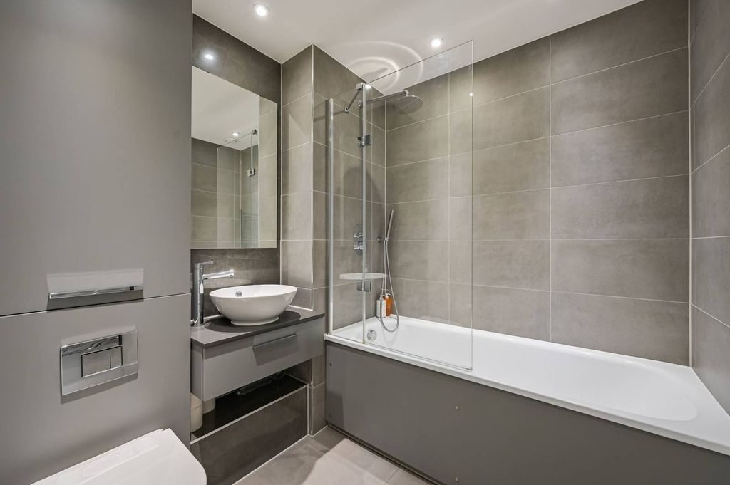 Property photo 3 of 24