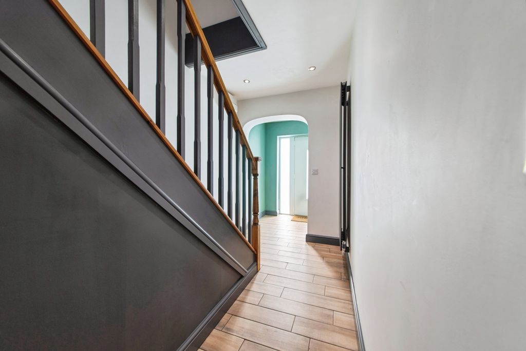 Property photo 3 of 19 Pbox-Img.Jpg