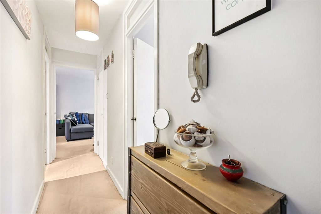 Property photo 2 of 15 Entry