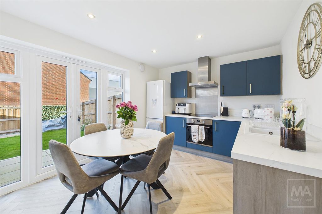 Property photo 3 of 16 Kitchen