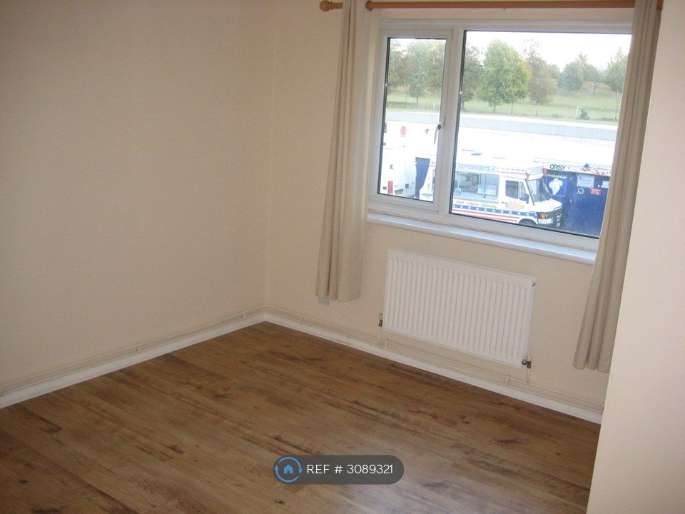 Property photo 2 of 6 Bedroom