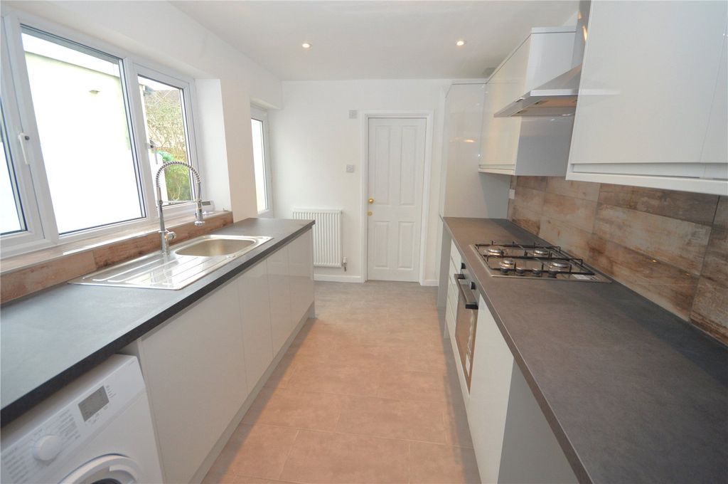 Property photo 2 of 9 Kitchen