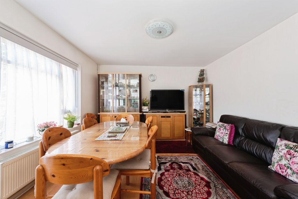 Property photo 3 of 20 Towfield8Of33