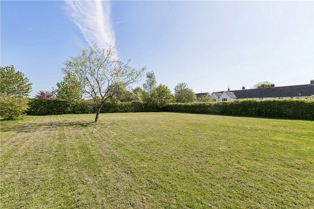Property photo 2 of 23 Paddock