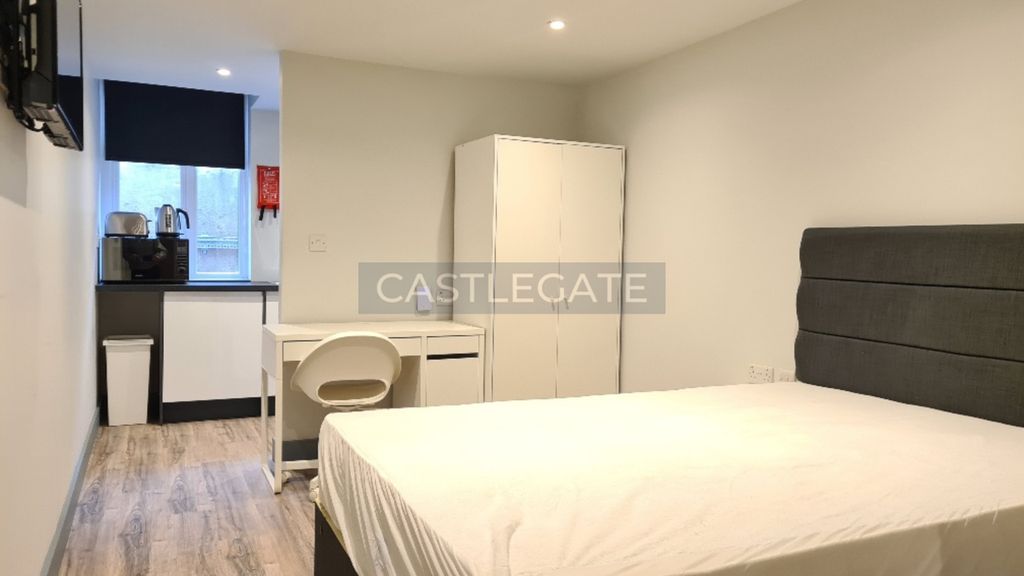 Property photo 1 of 9 Room 10, Renaissance Works, Room 103, New Street, Huddersfield, West Yorkshire, HD1 2As