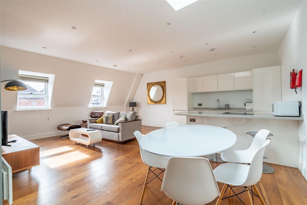 Property photo 1 of 17 Castle Chambers 20.Jpg