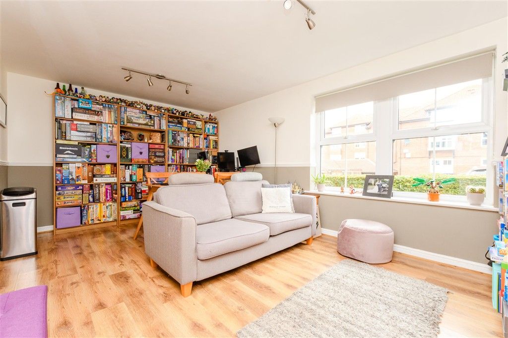 Property photo 2 of 11 Lounge