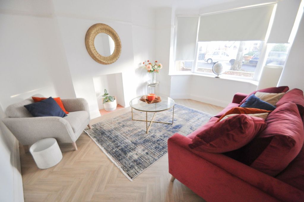 Property photo 2 of 33