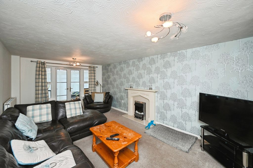 Property photo 2 of 21 Photo