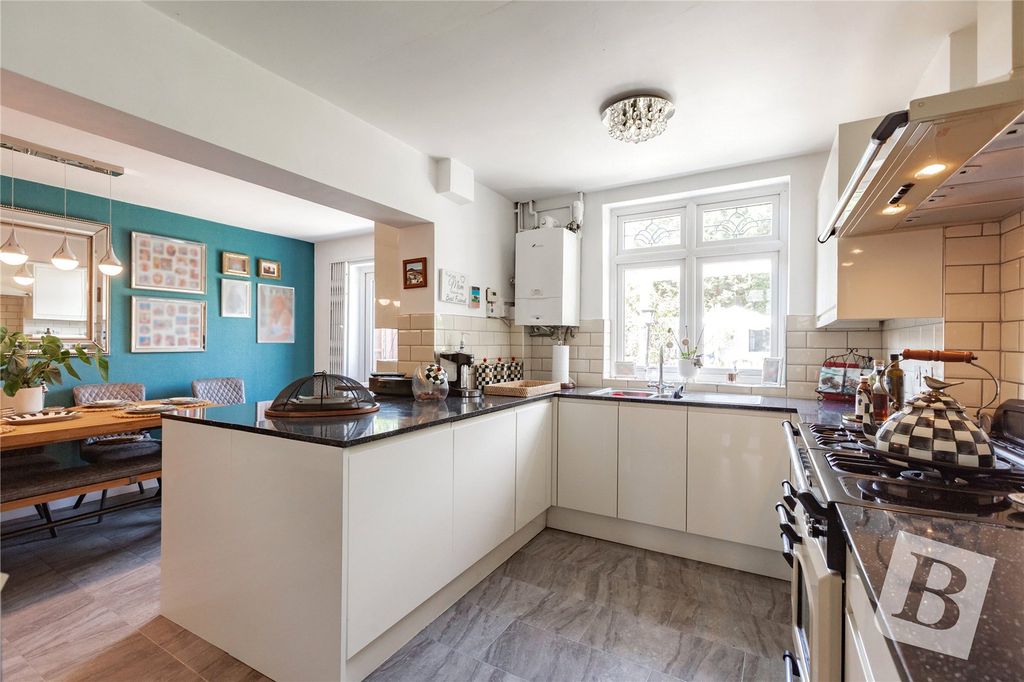 Property photo 2 of 20 Kitchen