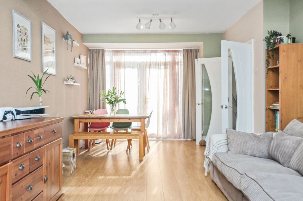 Property photo 3 of 40