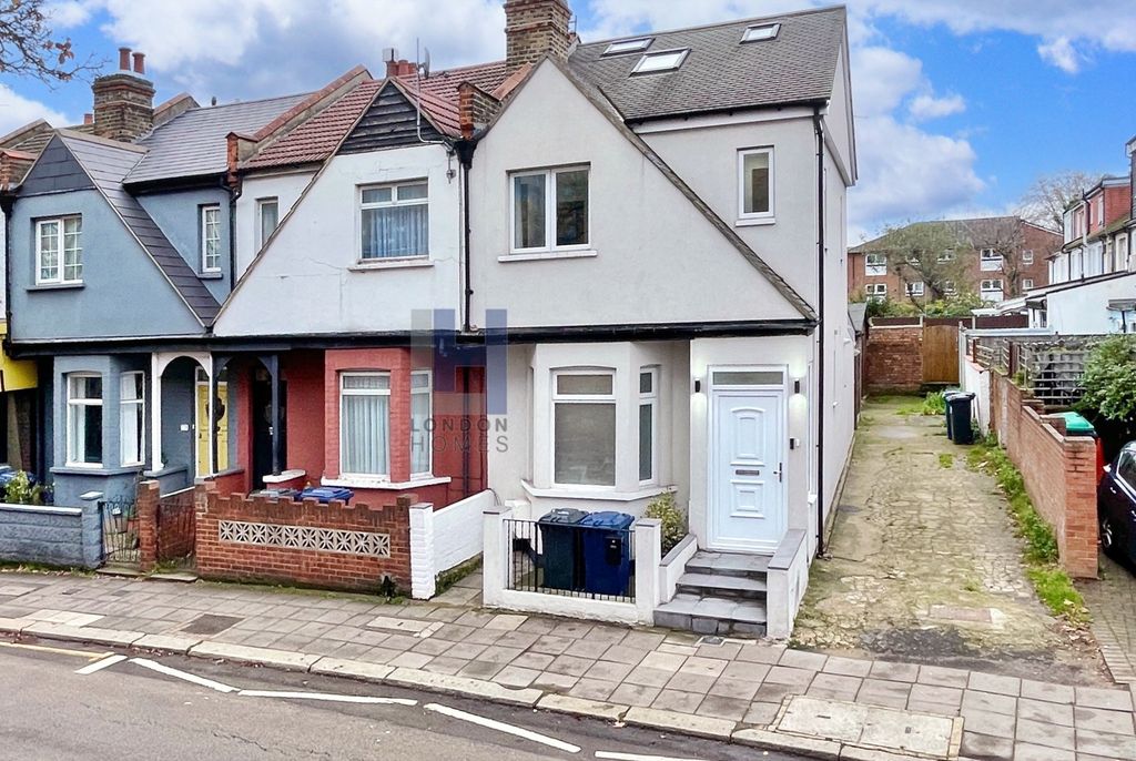 Property photo 3 of 23