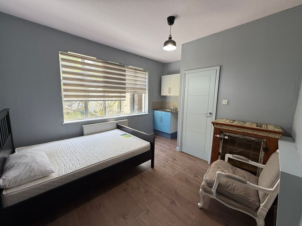 Property photo 1 of 2