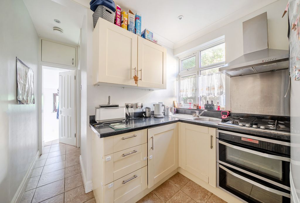 Property photo 1 of 10 1332401-7-689F393...