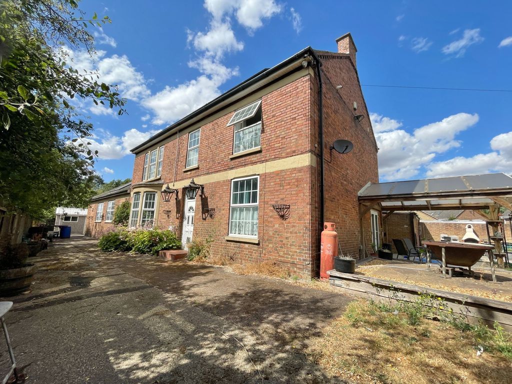 Property photo 1 of 31