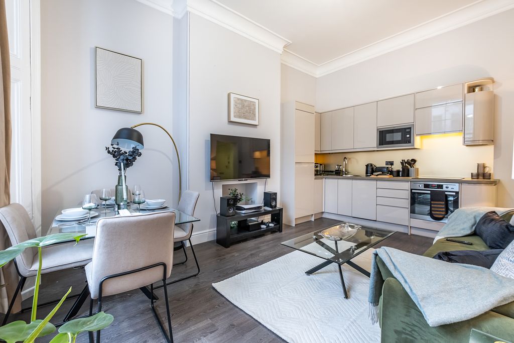 Property photo 1 of 10 Open Plan Kitchen / Reception Room