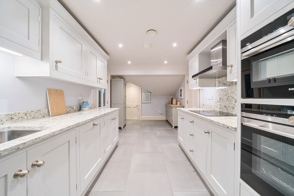 Property photo 3 of 16 Kitchen