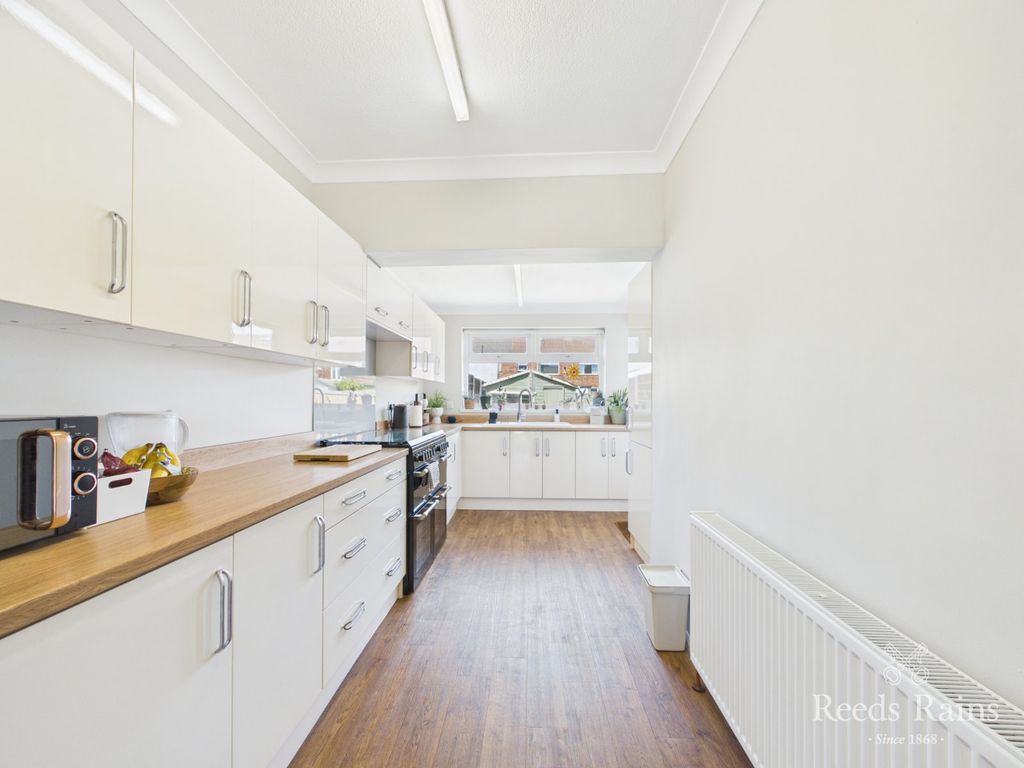 Property photo 3 of 20 Kitchen