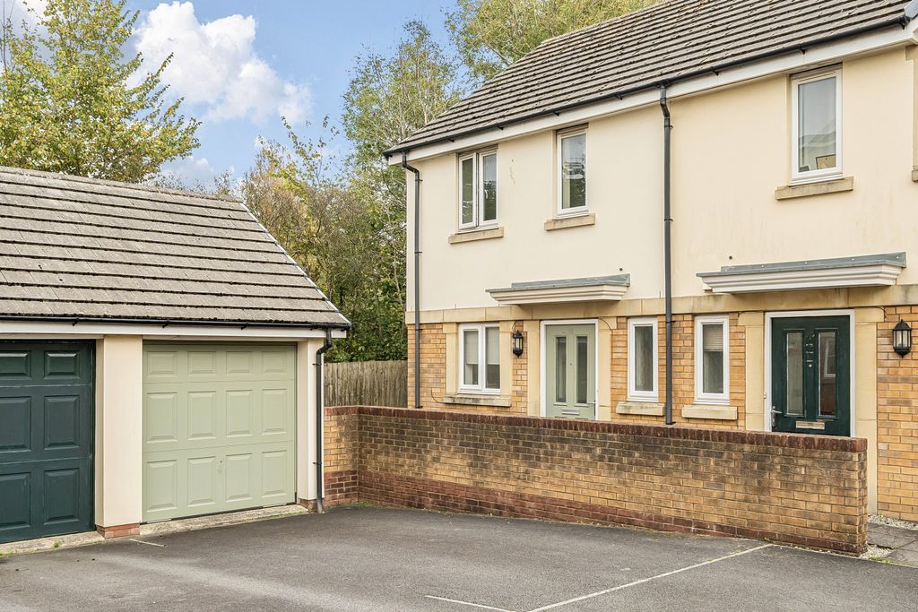 Property photo 1 of 14 1353123-1-68E90De2272c1