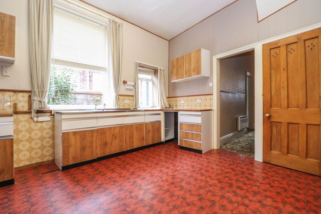 Property photo 3 of 26 Dining Kitchen