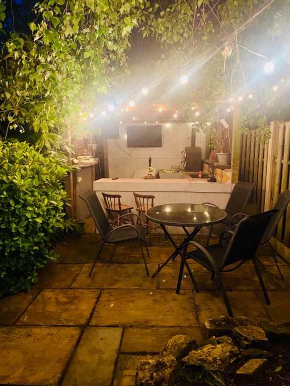 Property photo 2 of 25 Garden Bar
