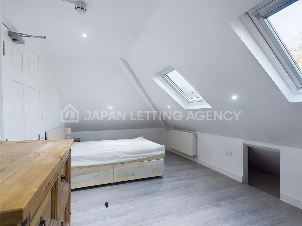 Property photo 2 of 9 Room 5-1.Jpg