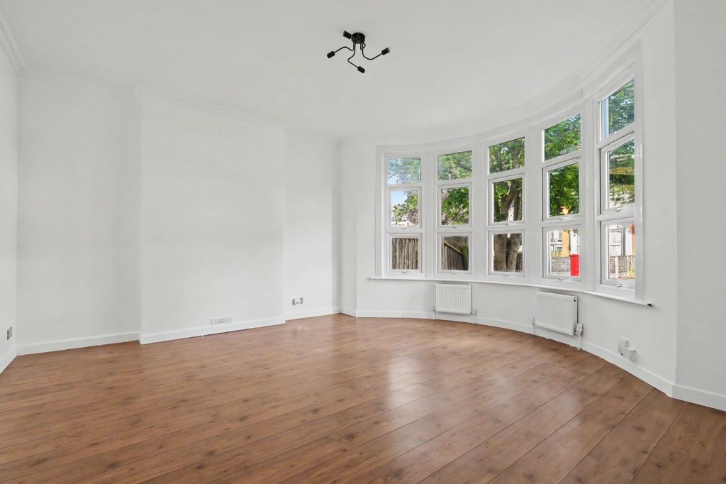 Property photo 2 of 12 5234681