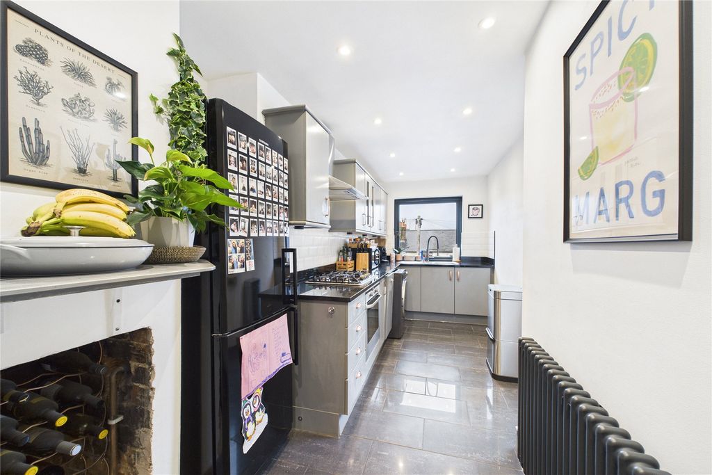 Property photo 2 of 9 Picture No. 15