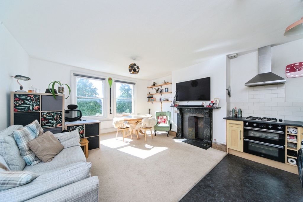 Property photo 2 of 17 Photo